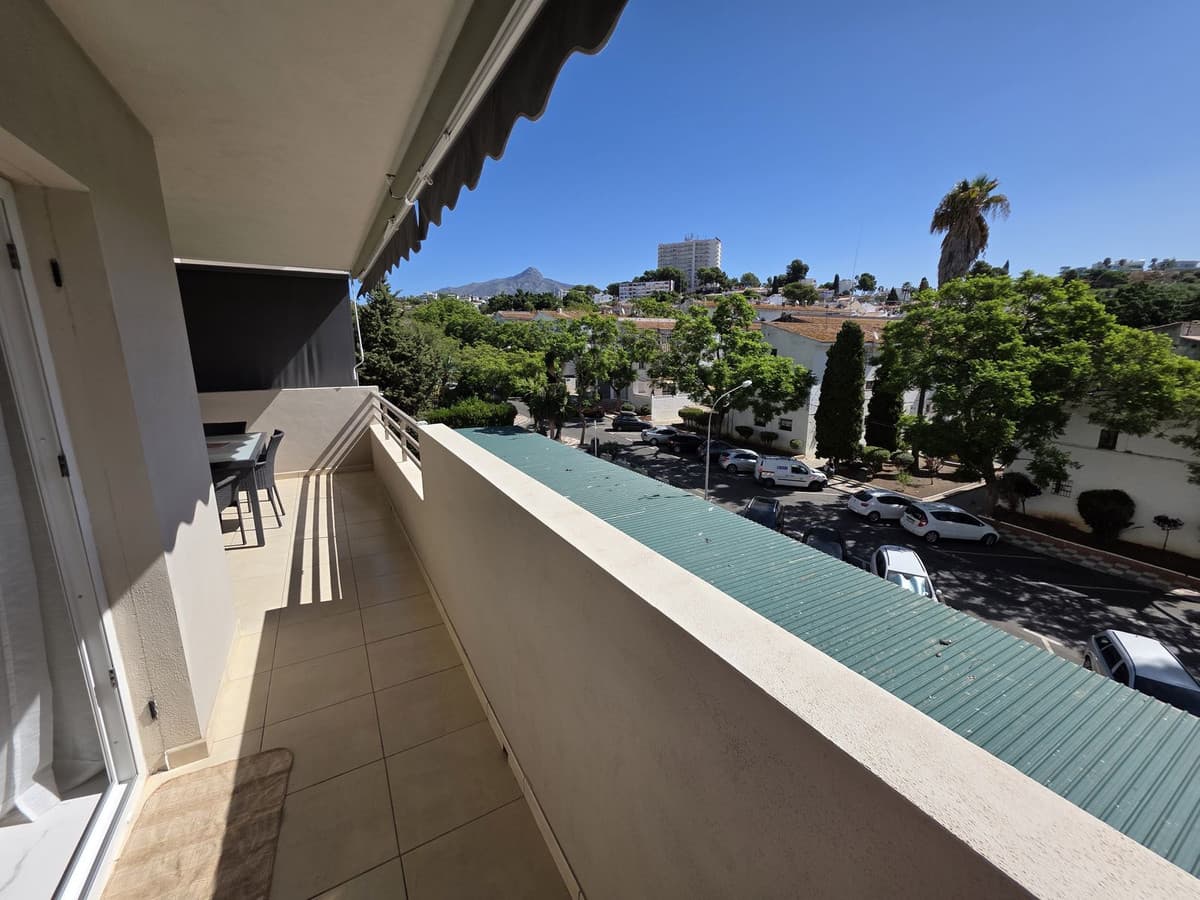 Middle Floor Apartment in Nueva Andalucía — photo 4 of 10