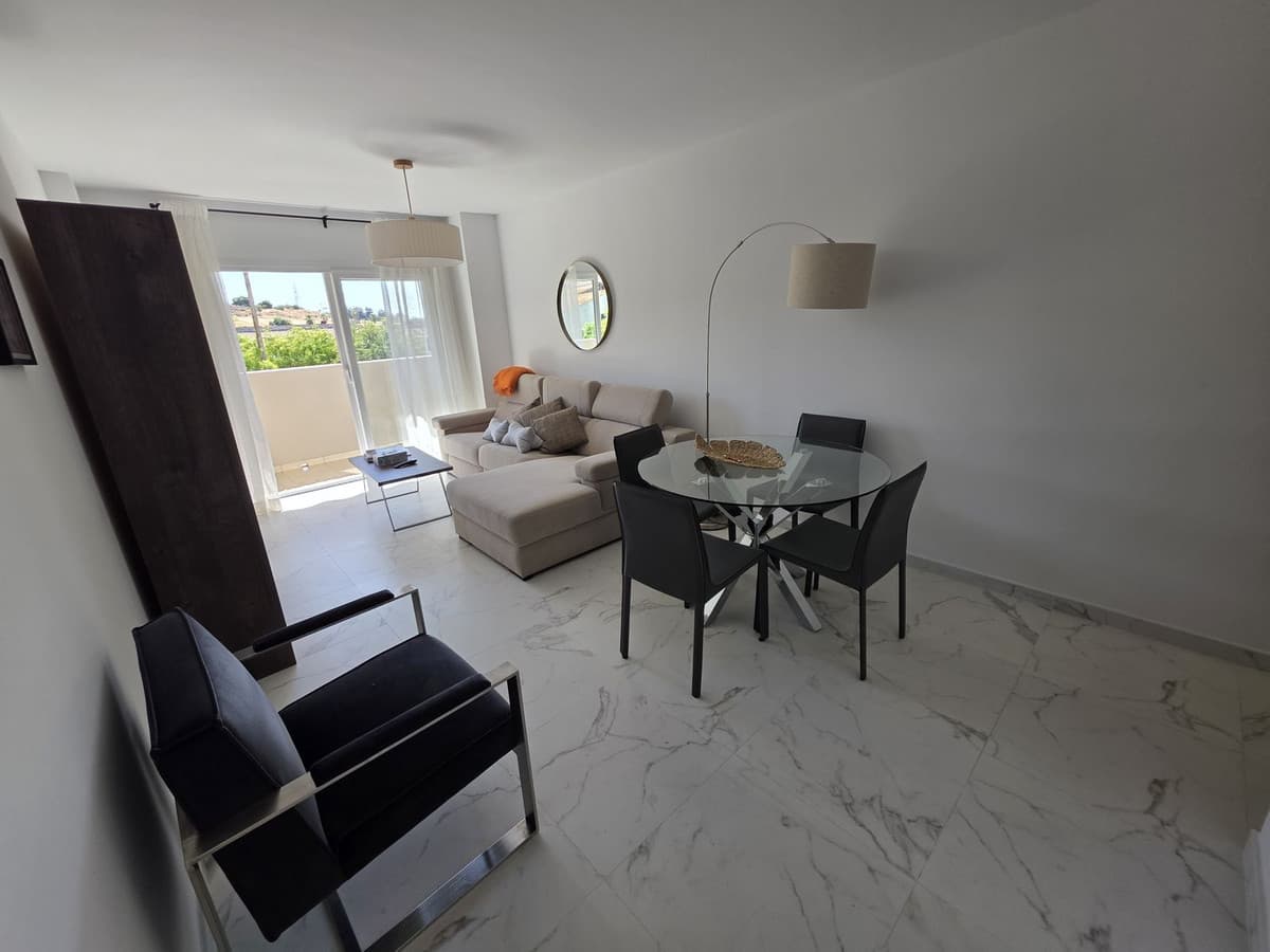 Middle Floor Apartment in Nueva Andalucía — photo 6 of 10
