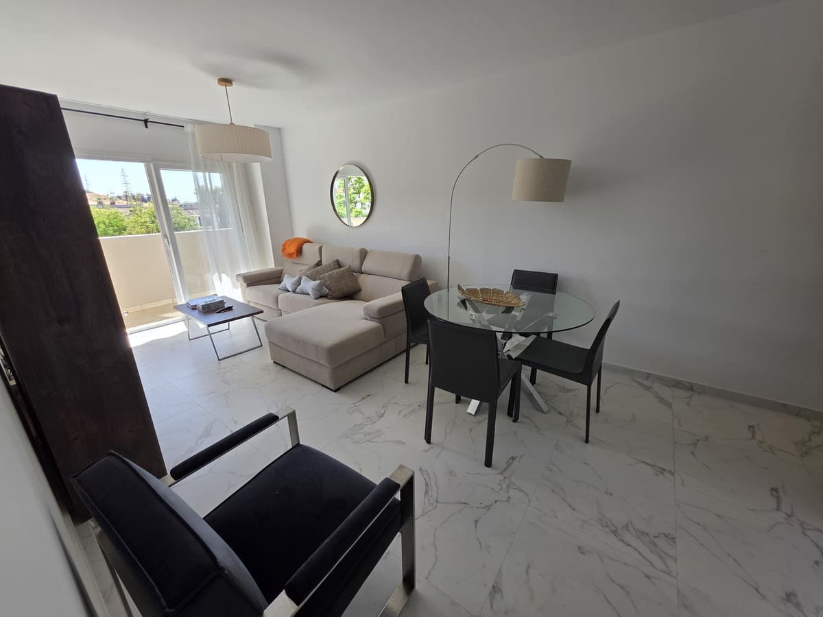 Middle Floor Apartment in Nueva Andalucía — photo 8 of 10