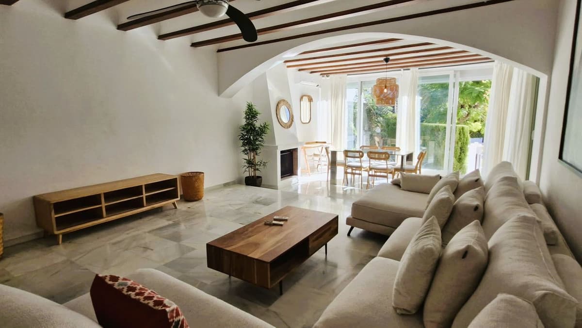 Townhouse in Nagüeles — photo 3 of 10