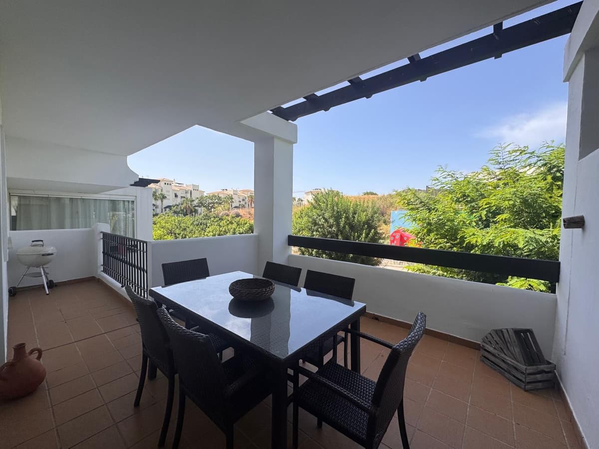 Middle Floor Apartment in La Duquesa — photo 4 of 10