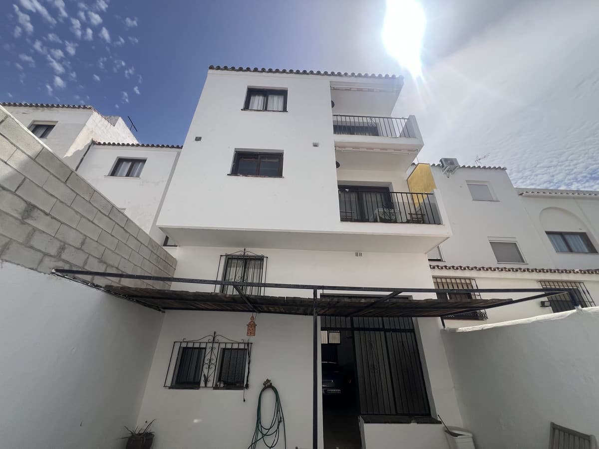 Semi-Detached House in Estepona — photo 1 of 10