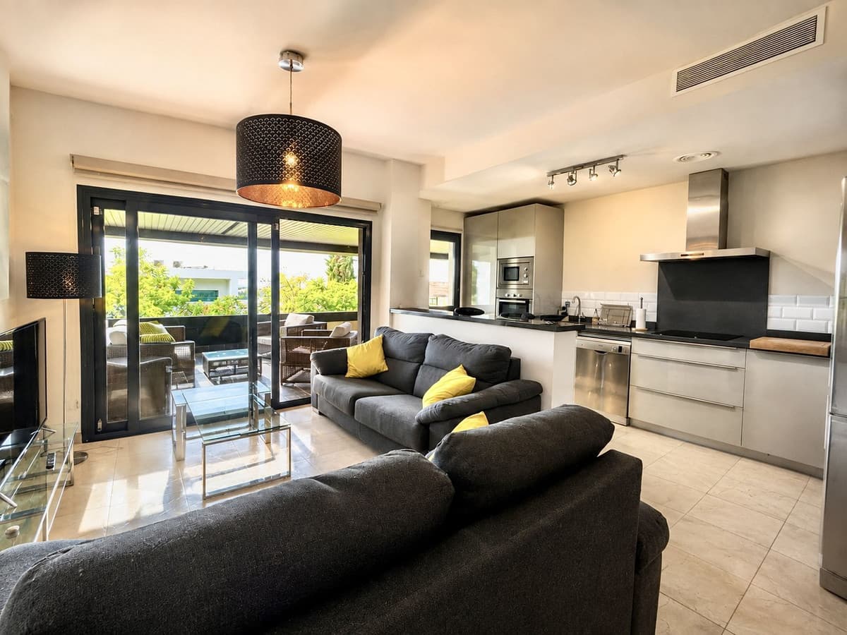 Middle Floor Apartment in Los Flamingos — photo 1 of 10