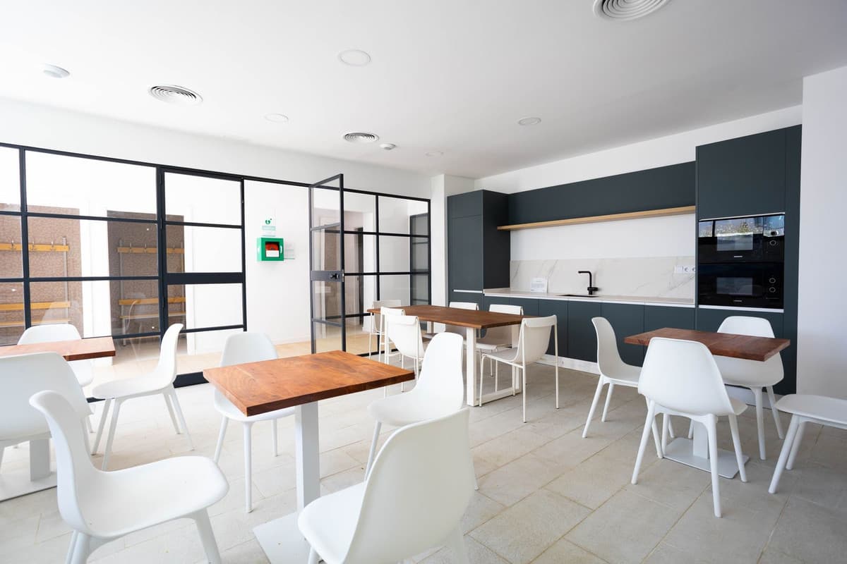 Middle Floor Apartment in Estepona — photo 4 of 10