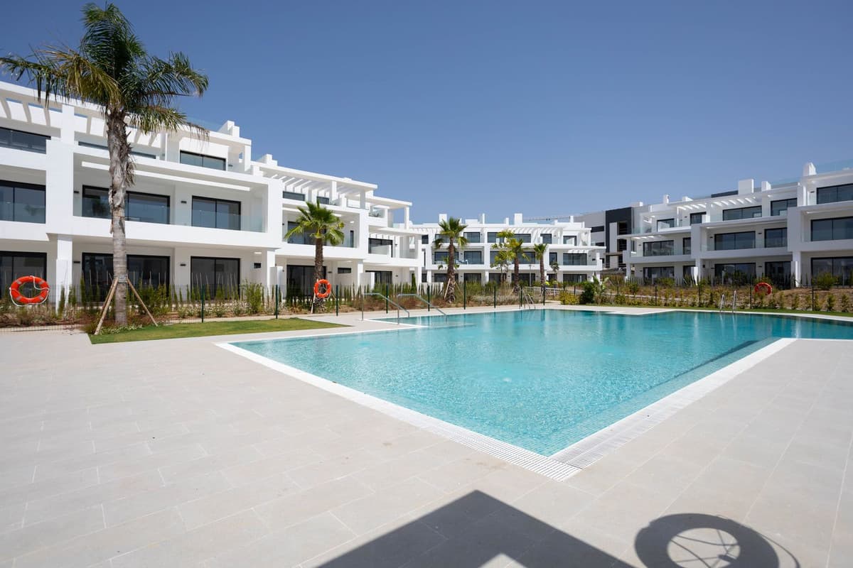 Middle Floor Apartment in Estepona — photo 5 of 10