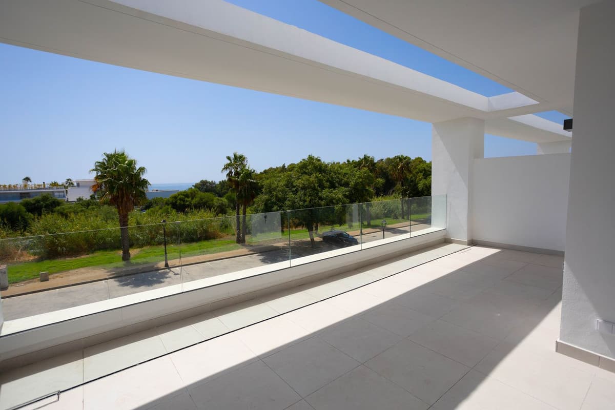 Middle Floor Apartment in Estepona — photo 6 of 10