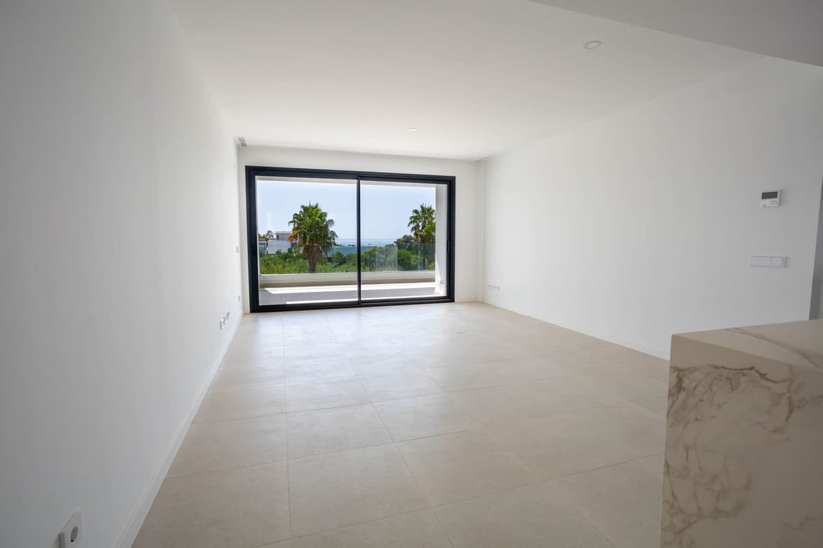 Middle Floor Apartment in Estepona — photo 10 of 10