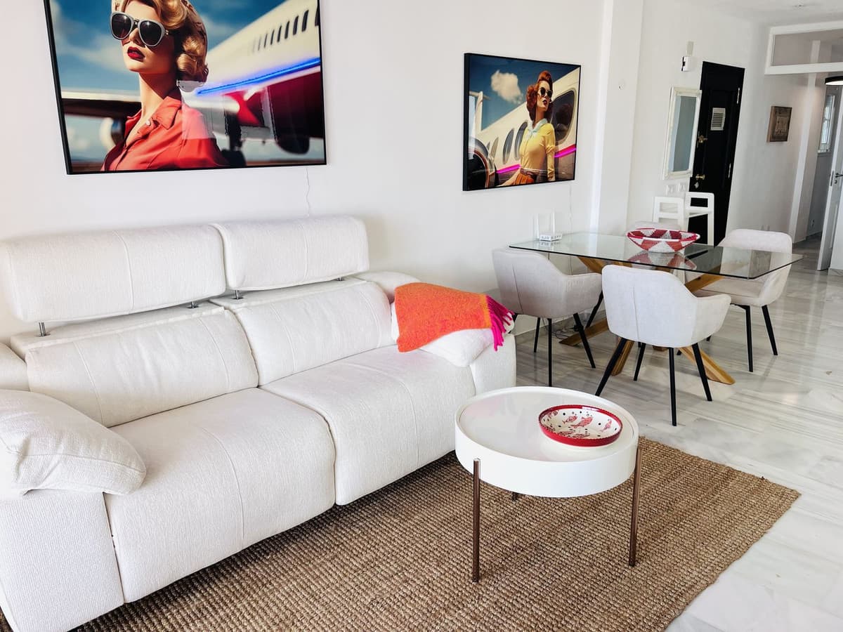 Middle Floor Apartment in Calahonda — photo 2 of 10