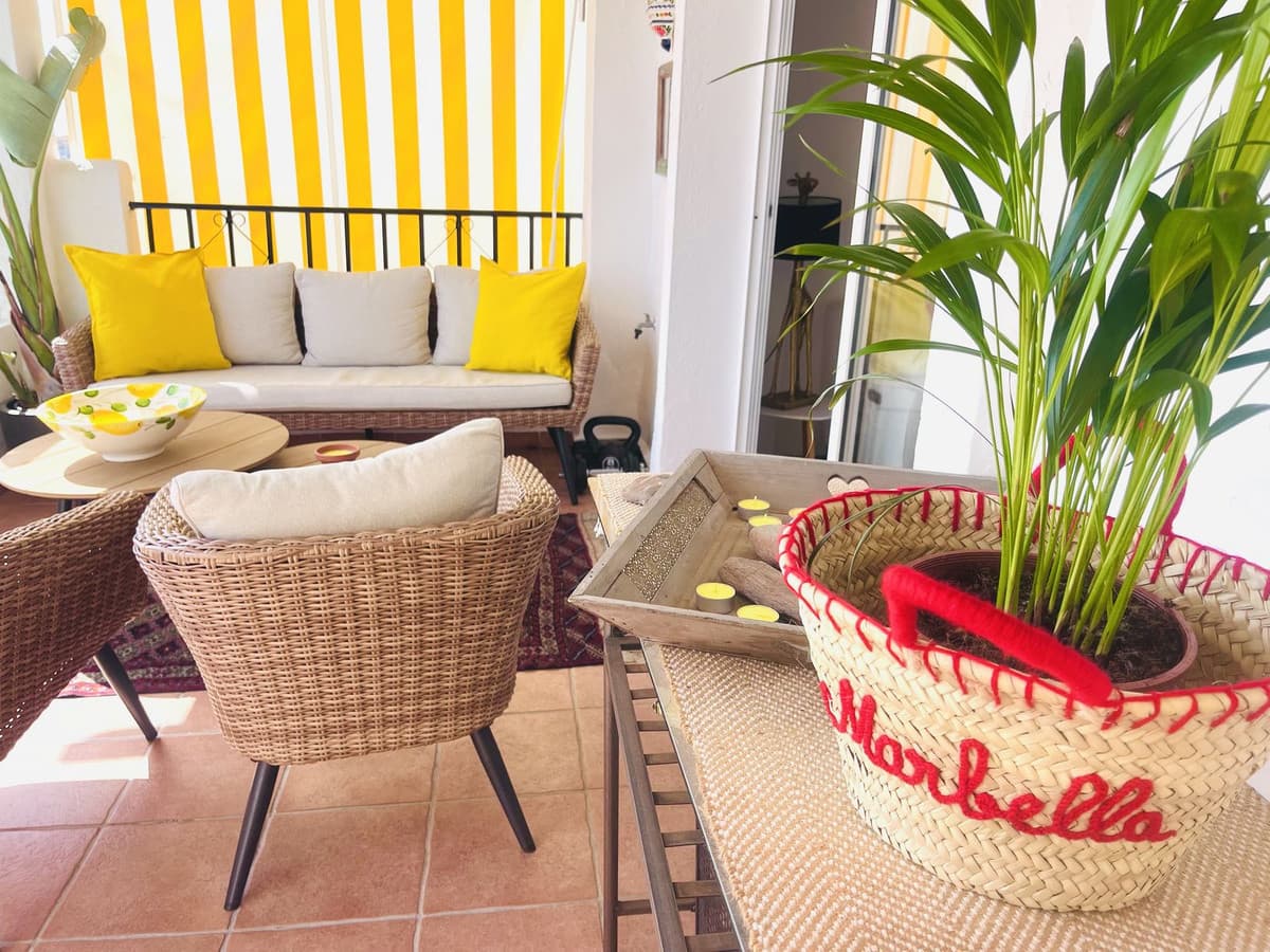 Middle Floor Apartment in Calahonda — photo 7 of 10