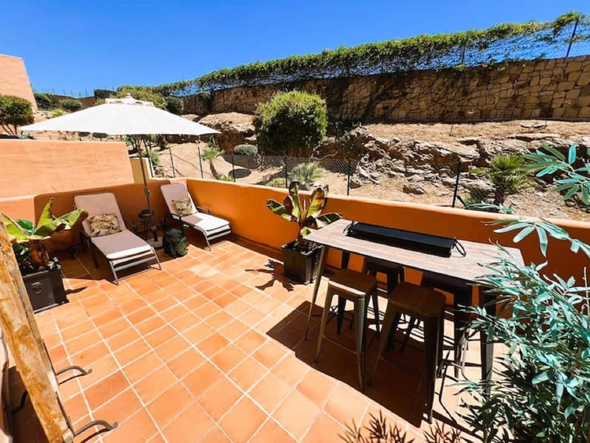 Middle Floor Apartment in Elviria — photo 3 of 10