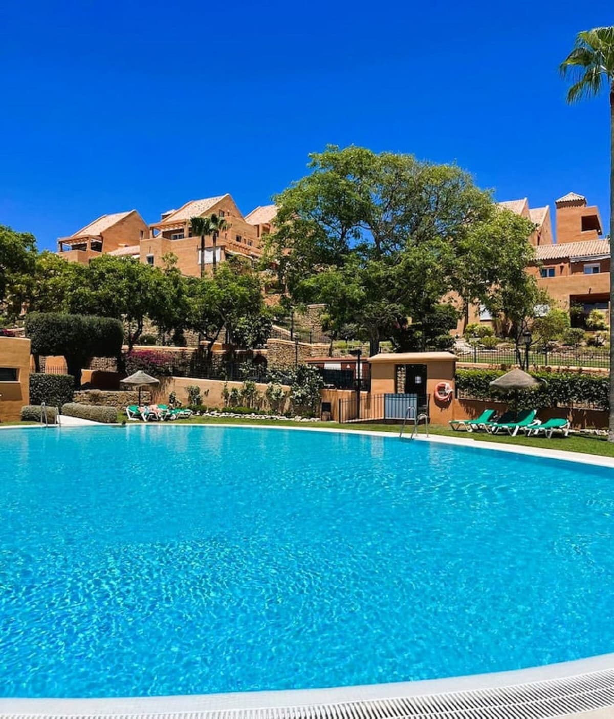 Middle Floor Apartment in Elviria — photo 6 of 10