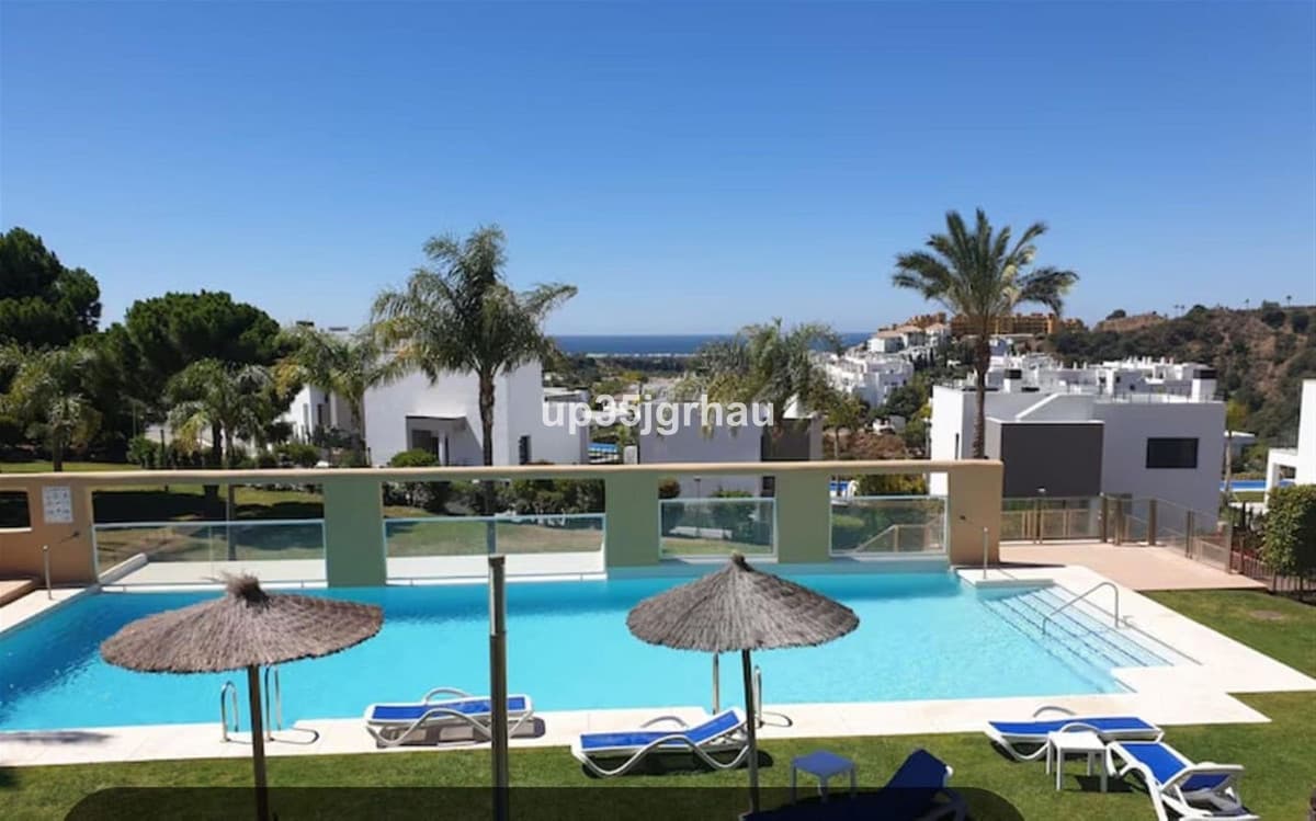 Middle Floor Apartment in Estepona — photo 1 of 10