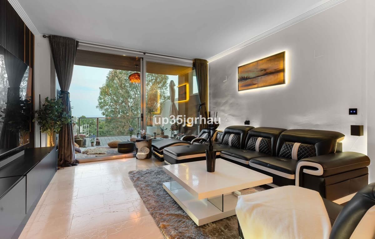 Middle Floor Apartment in Estepona — photo 2 of 10