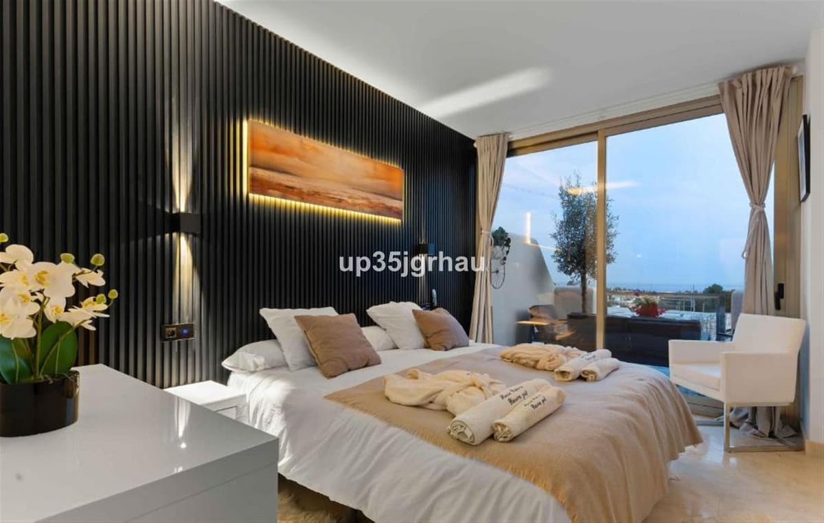 Middle Floor Apartment in Estepona — photo 5 of 10