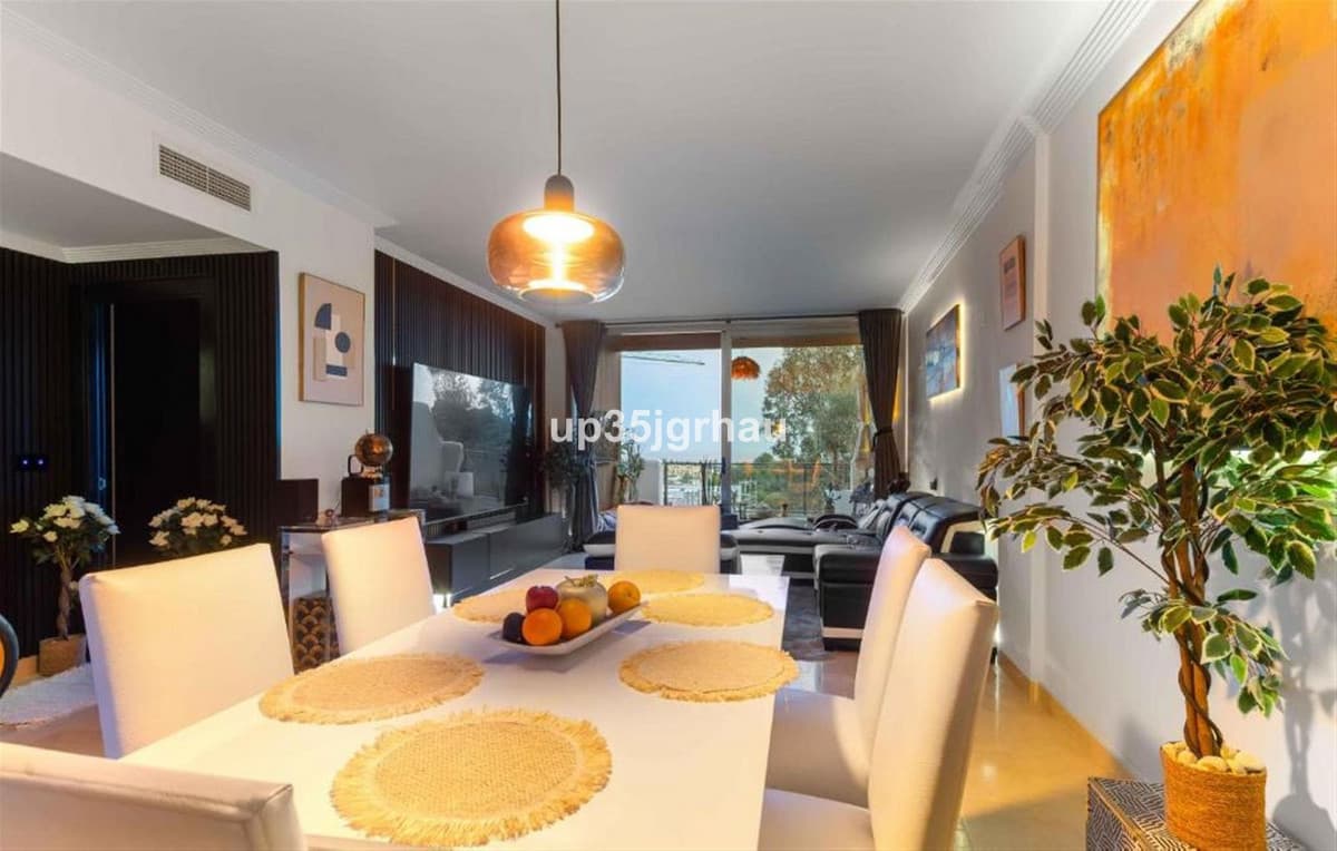 Middle Floor Apartment in Estepona — photo 9 of 10