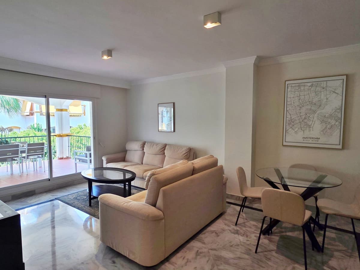 Middle Floor Apartment in Puerto Banús — photo 3 of 10