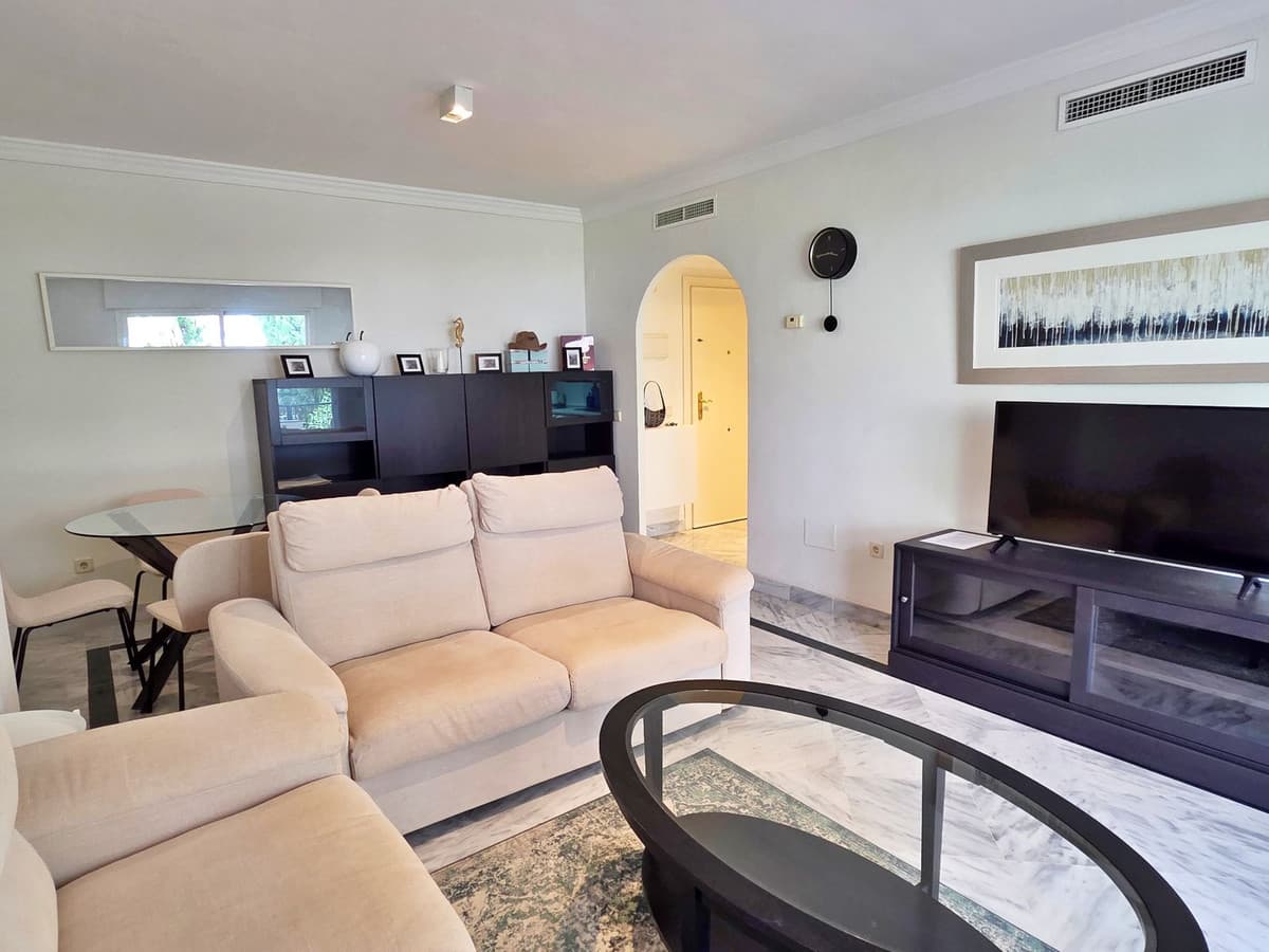 Middle Floor Apartment in Puerto Banús — photo 4 of 10