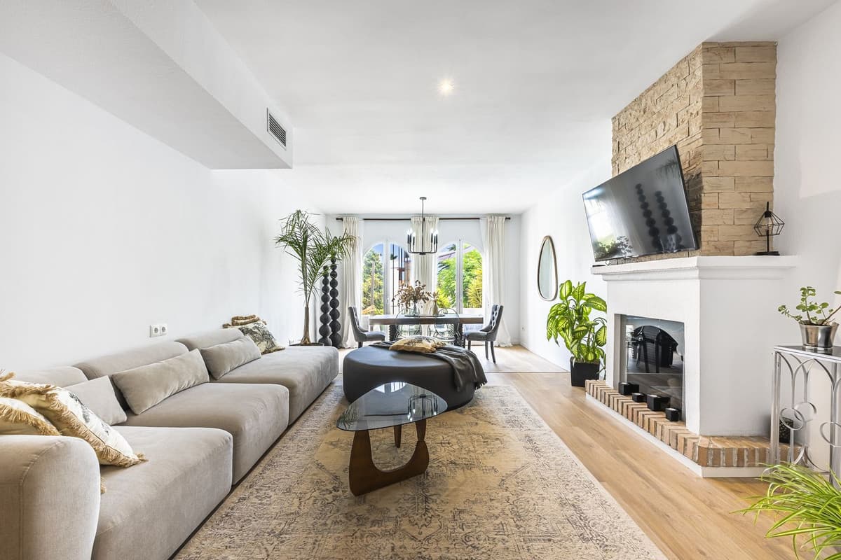 Townhouse in Bel Air — photo 2 of 10