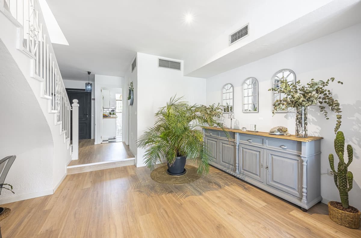 Townhouse in Bel Air — photo 3 of 10