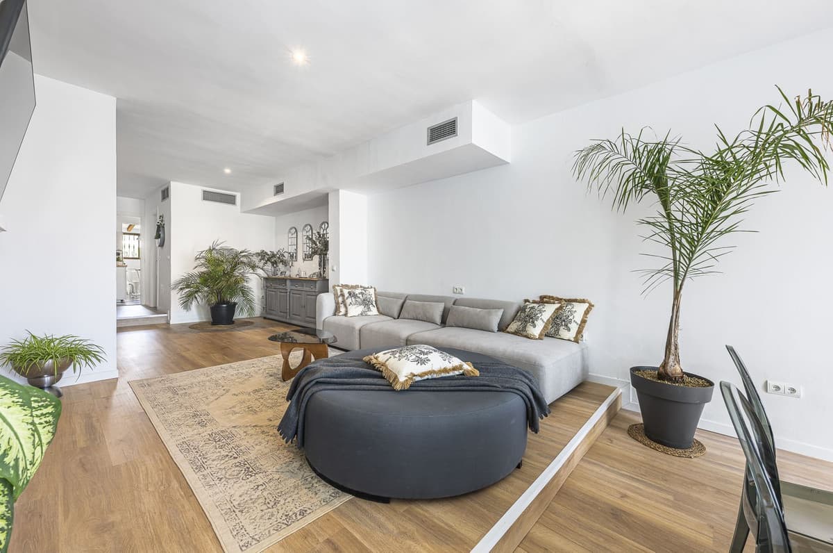 Townhouse in Bel Air — photo 4 of 10