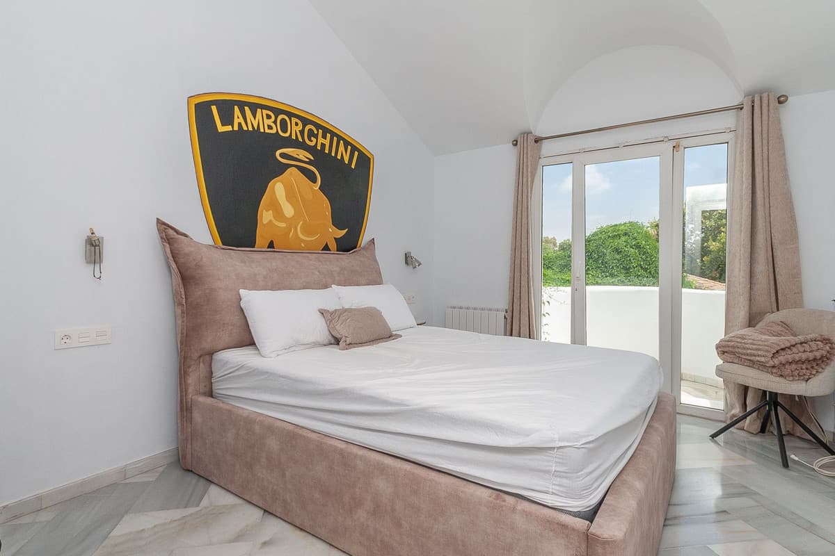 Detached Villa in Elviria — photo 4 of 10