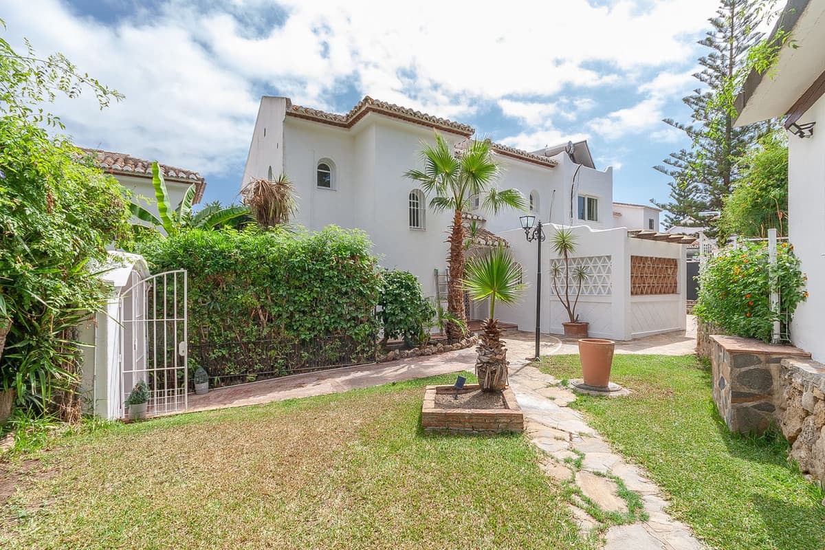 Detached Villa in Elviria — photo 5 of 10