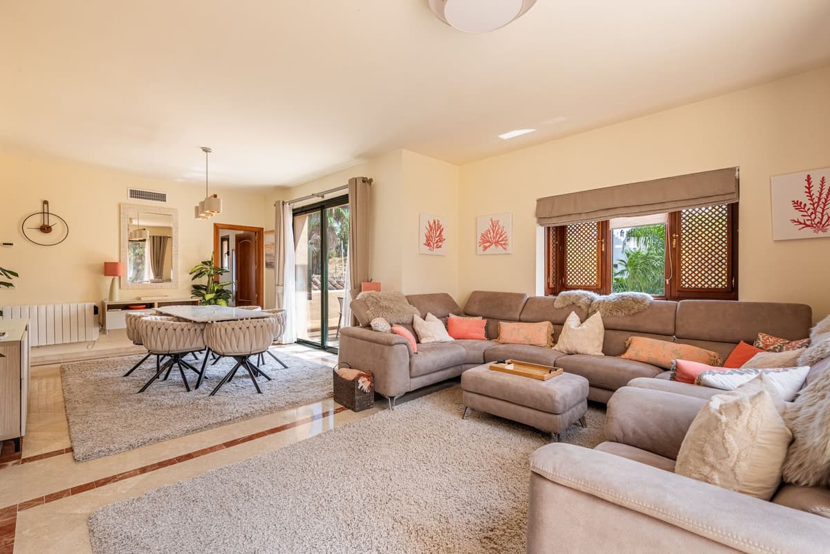 Penthouse Duplex in Estepona — photo 5 of 10