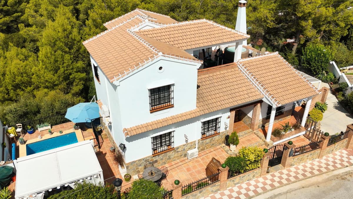 Detached Villa in Alhaurín el Grande — photo 1 of 10