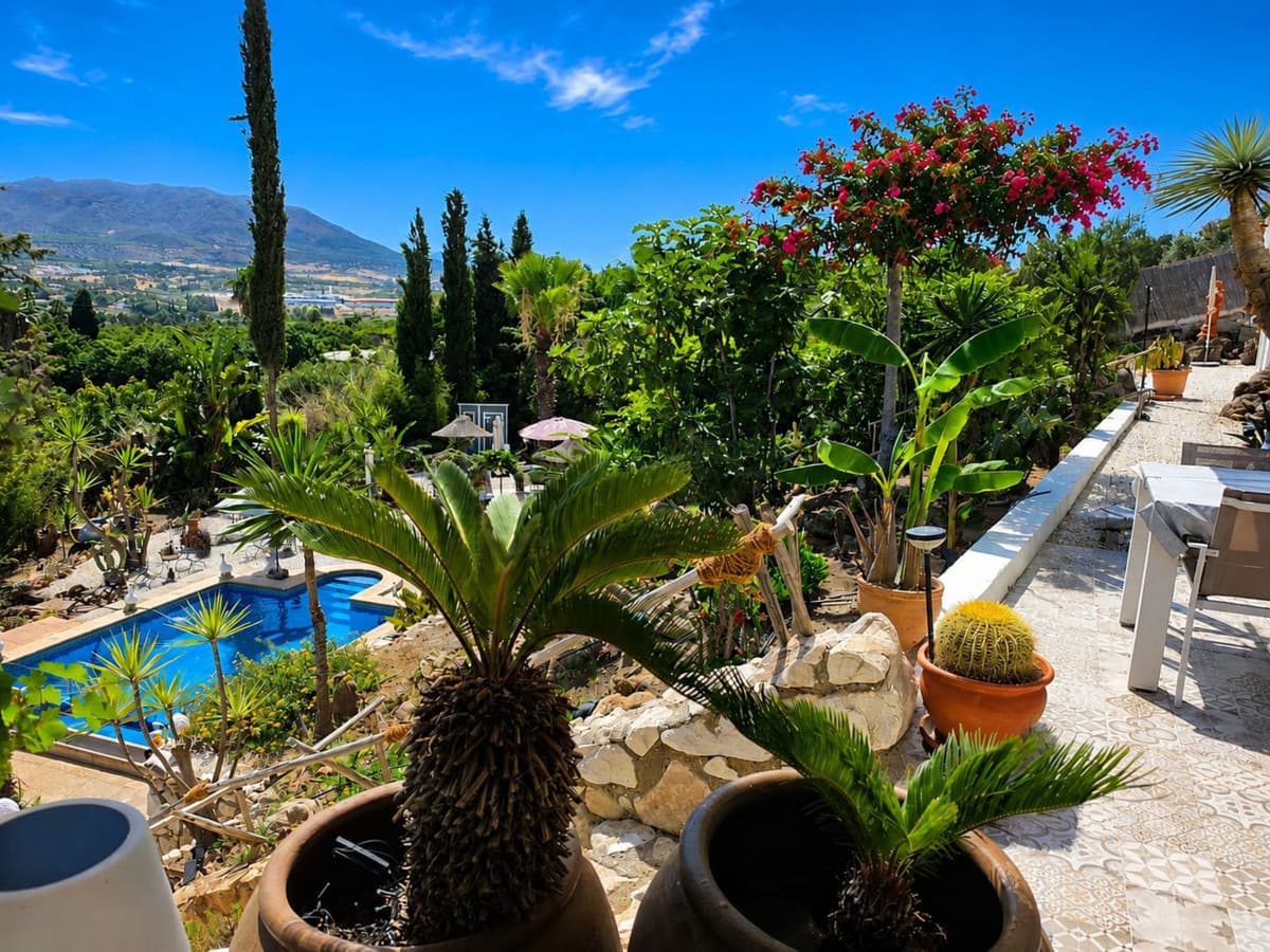Detached Villa in Alhaurín de la Torre — photo 1 of 10