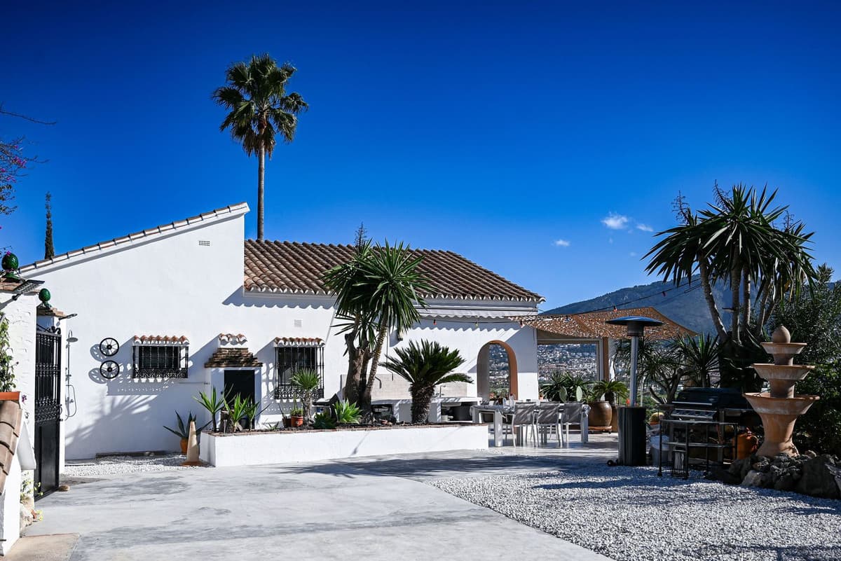 Detached Villa in Alhaurín de la Torre — photo 2 of 10