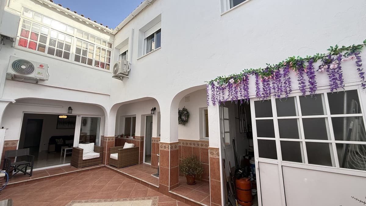 Townhouse in Alhaurín el Grande — photo 1 of 10