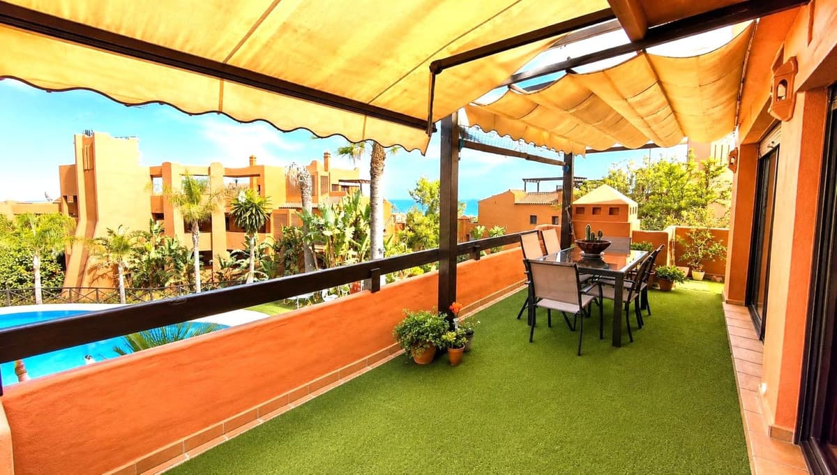 Middle Floor Apartment in Estepona — photo 1 of 10