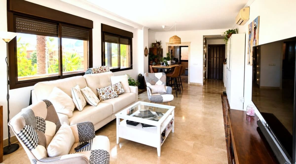 Middle Floor Apartment in Estepona — photo 2 of 10