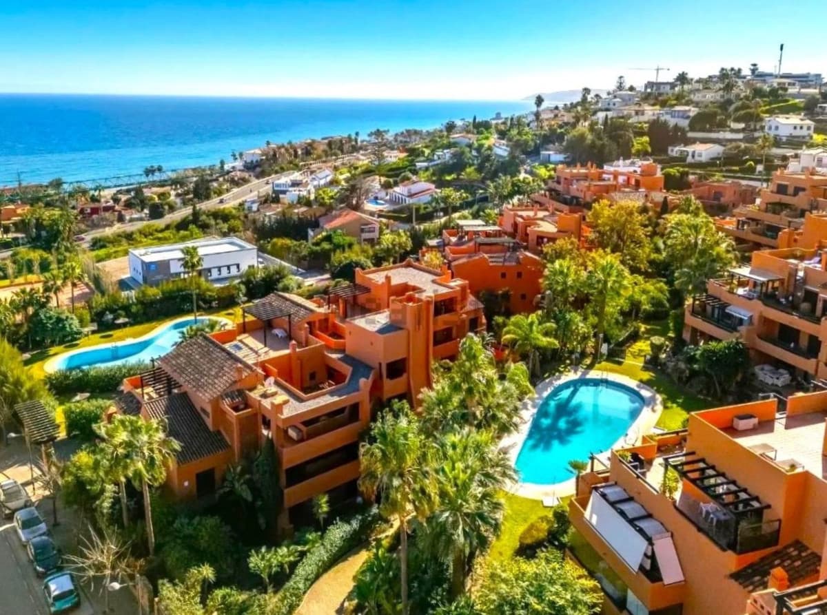 Middle Floor Apartment in Estepona — photo 8 of 10