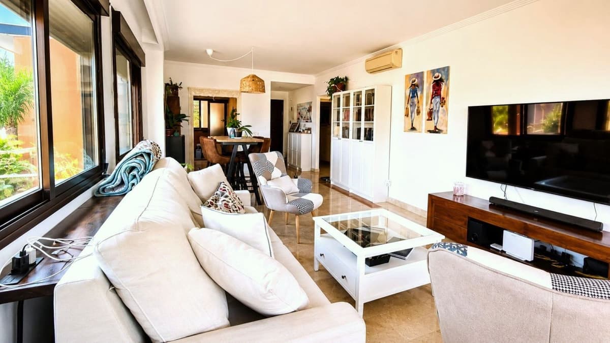 Middle Floor Apartment in Estepona — photo 9 of 10