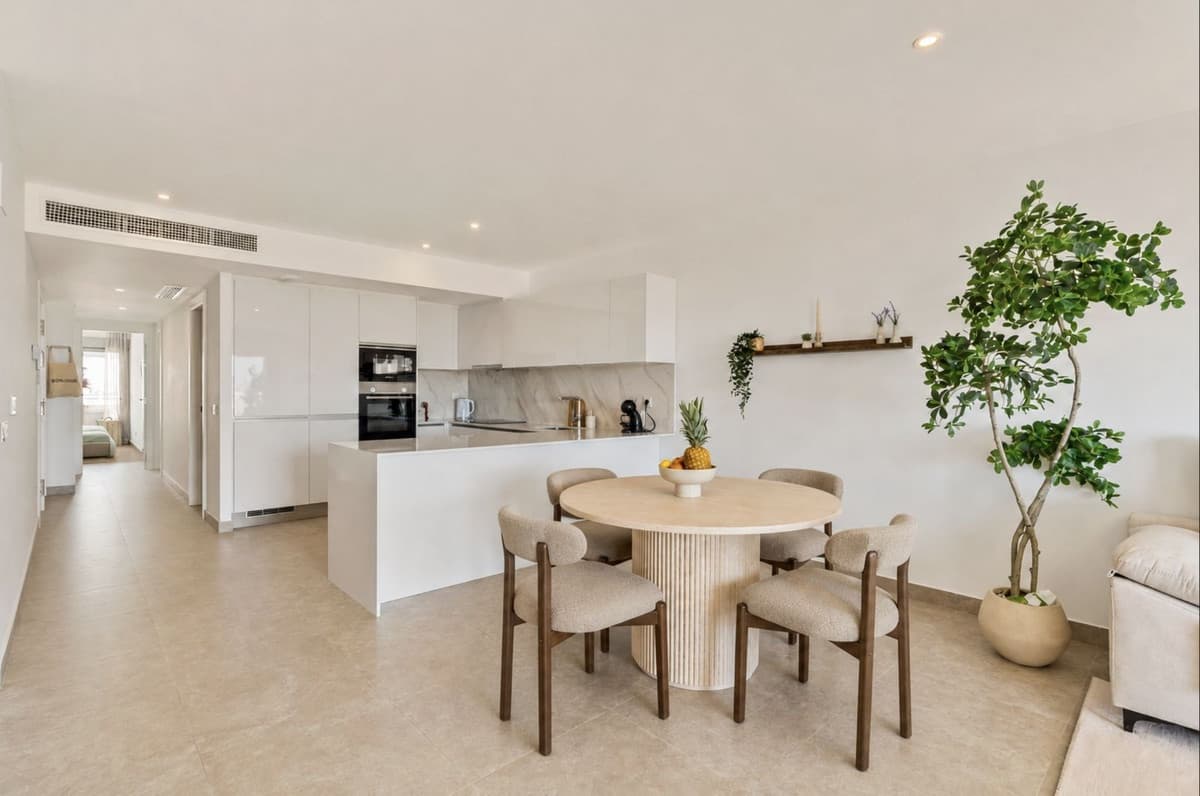 Middle Floor Apartment in Estepona — photo 1 of 10