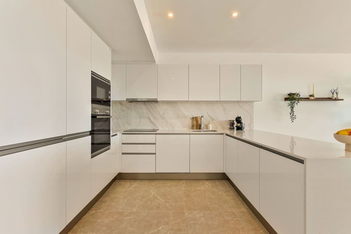 Middle Floor Apartment in Estepona — photo 2 of 10