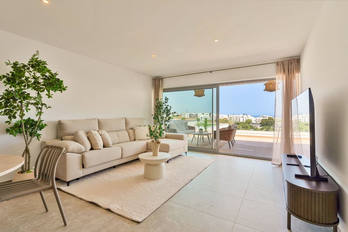 Middle Floor Apartment in Estepona — photo 3 of 10