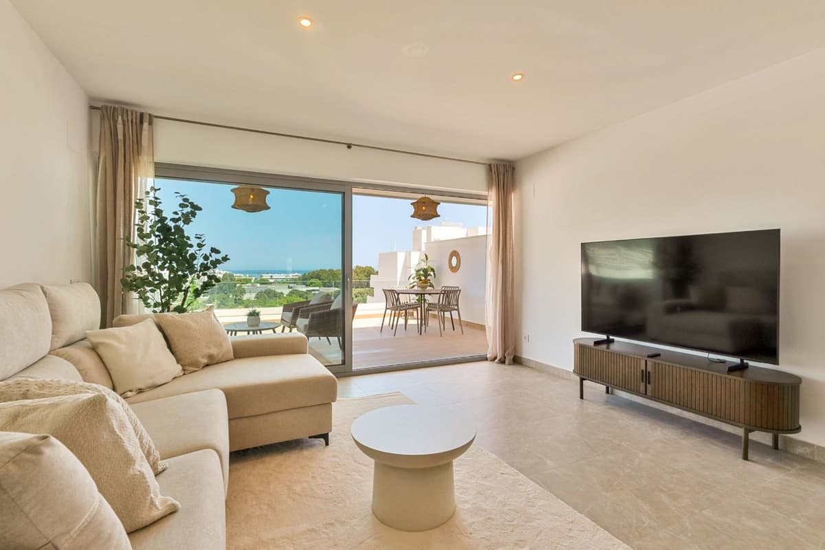 Middle Floor Apartment in Estepona — photo 4 of 10