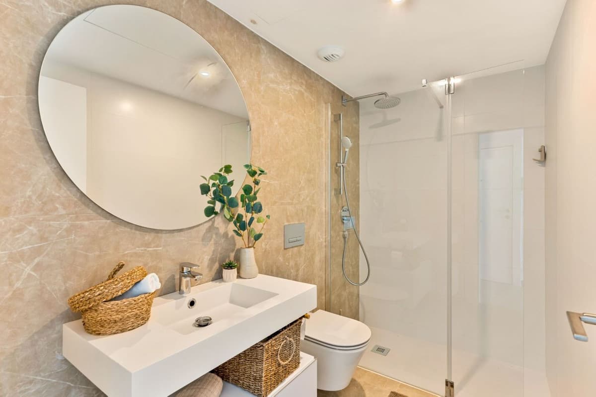 Middle Floor Apartment in Estepona — photo 8 of 10