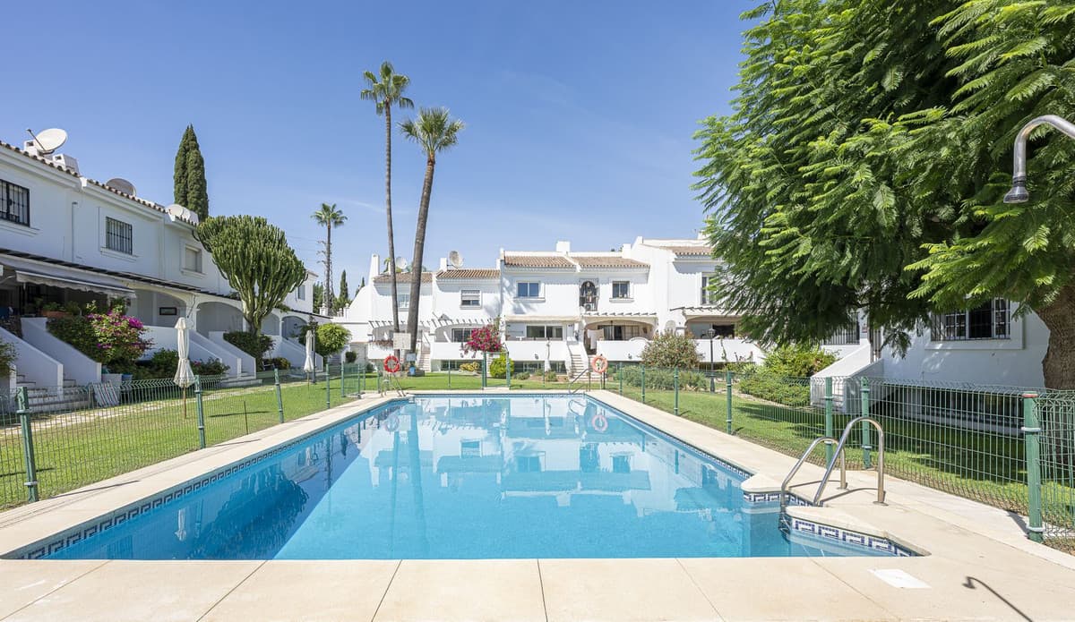 Semi-Detached House in Nueva Andalucía — photo 1 of 10