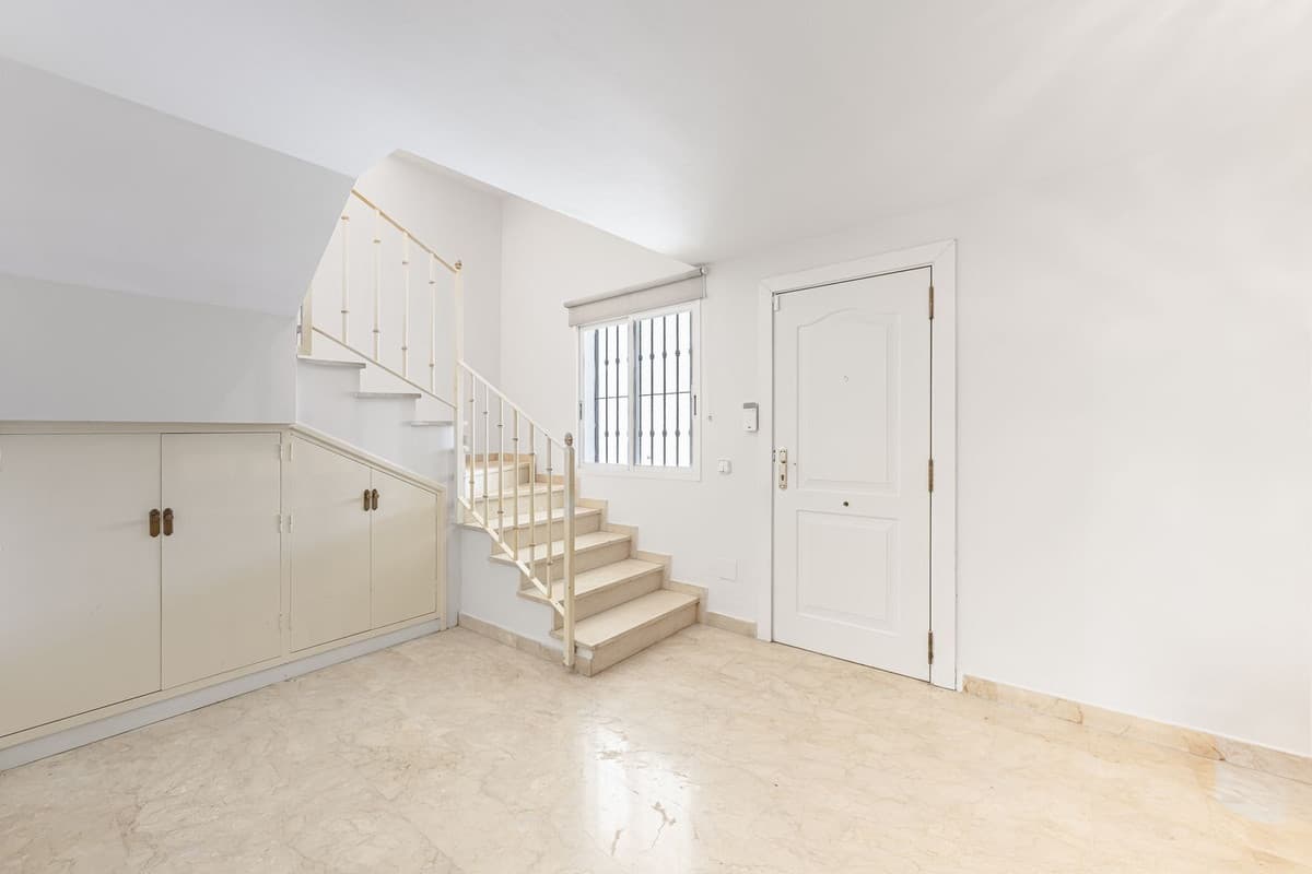 Semi-Detached House in Nueva Andalucía — photo 3 of 10