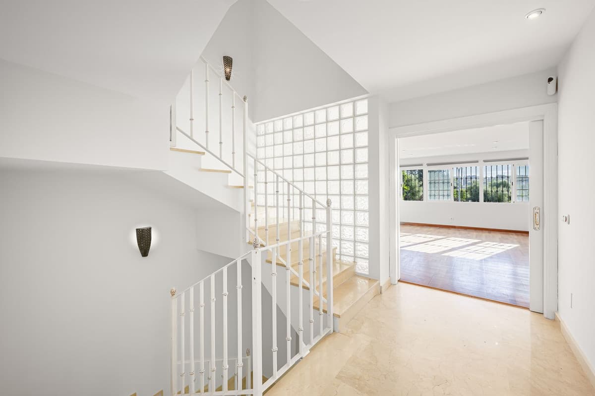 Semi-Detached House in Nueva Andalucía — photo 6 of 10