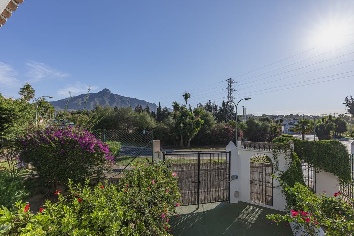 Semi-Detached House in Nueva Andalucía — photo 10 of 10