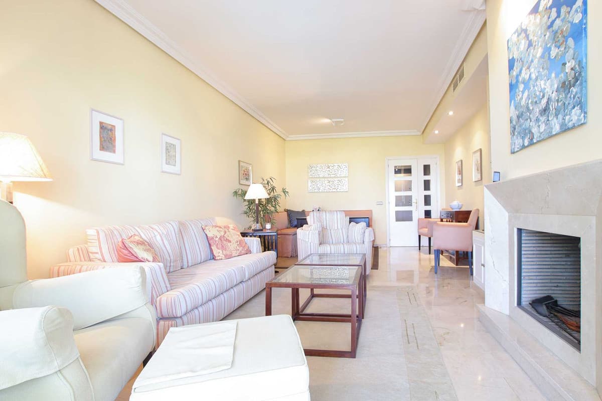 Middle Floor Apartment in Nueva Andalucía — photo 2 of 10