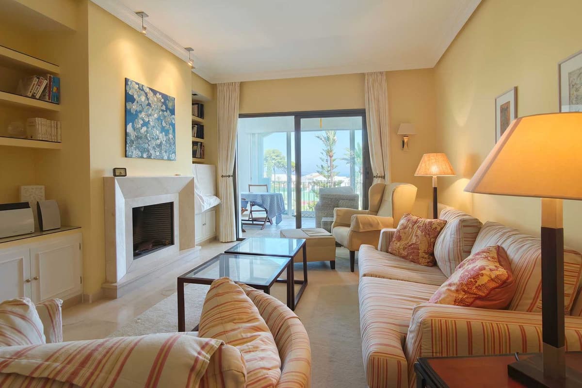 Middle Floor Apartment in Nueva Andalucía — photo 3 of 10