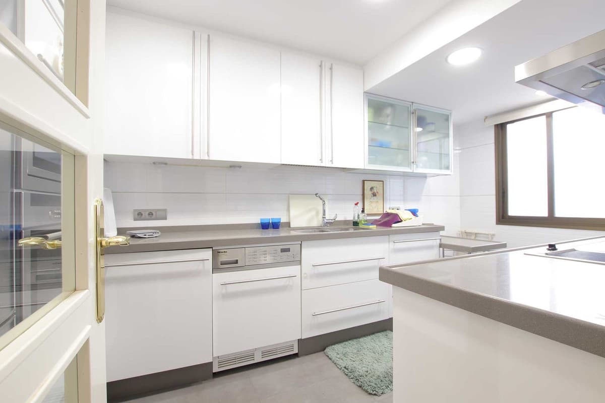 Middle Floor Apartment in Nueva Andalucía — photo 4 of 10