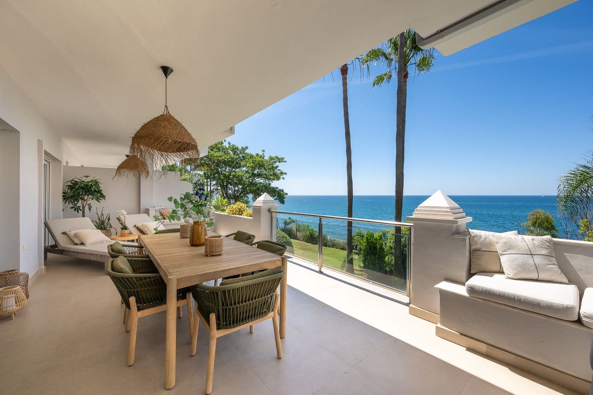 Middle Floor Apartment in Estepona — photo 5 of 10