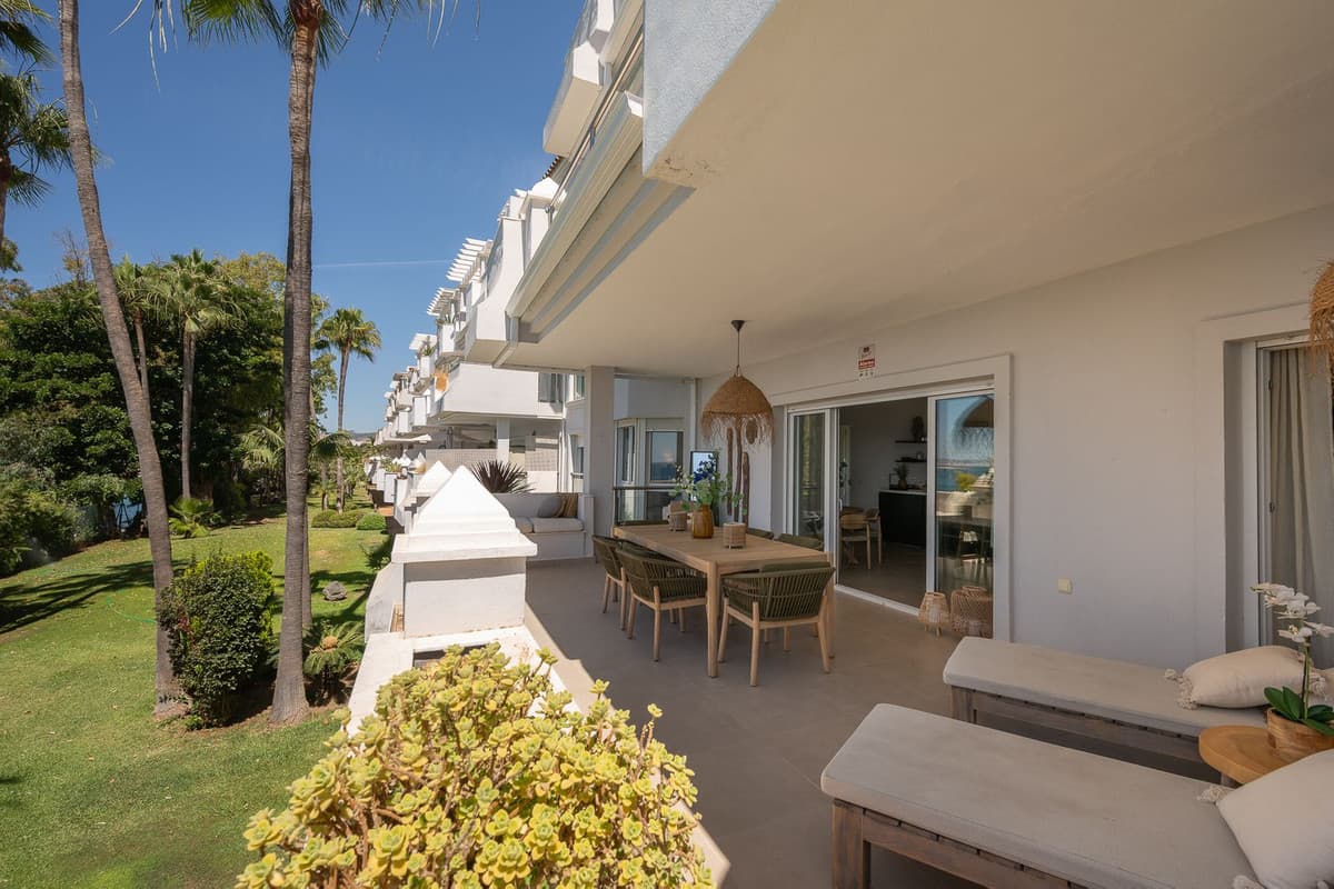 Middle Floor Apartment in Estepona — photo 8 of 10