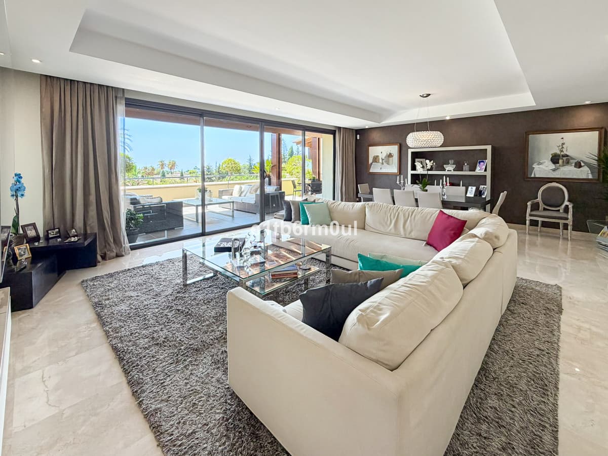 Middle Floor Apartment in The Golden Mile — photo 2 of 10
